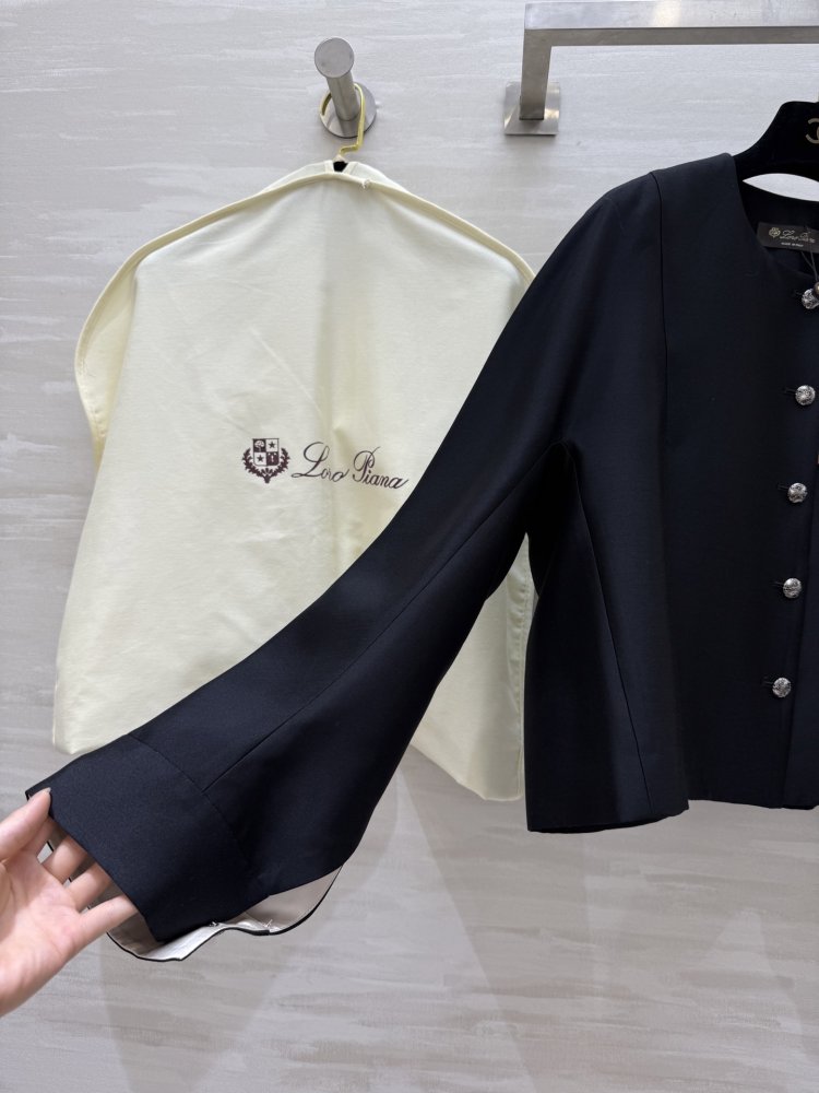 Jacket women's фото 3