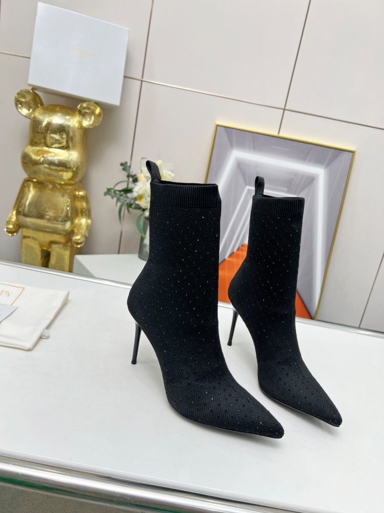Ankle boots on stud фото 3