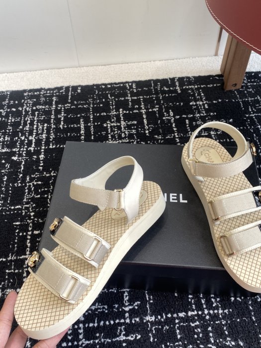 Сандалі жіночі фото 7