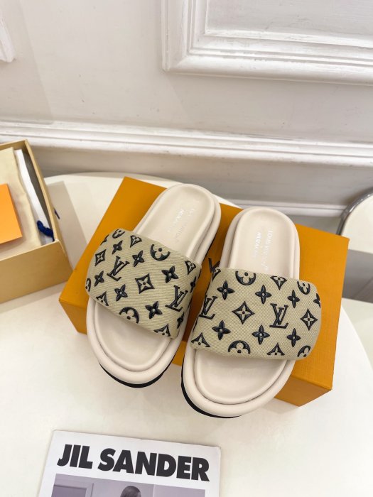 Шлепанцы женские