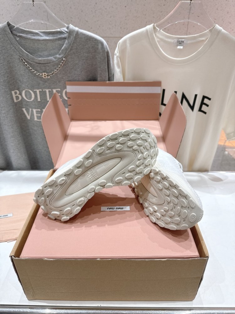 Кроссовки женские фото 9