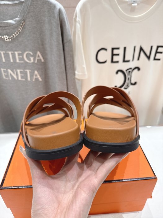 Шлепанцы женские фото 8