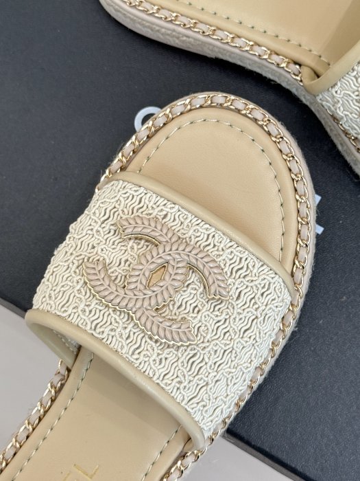 Шлепанцы женские фото 7