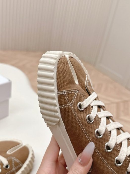 Кеди жіночі з роздвоєним носком фото 2