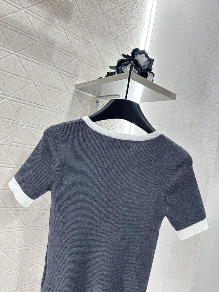 T-shirt women's фото 4