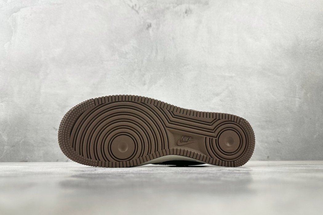 Кроссовки Nike Air Force 1 07 фото 4
