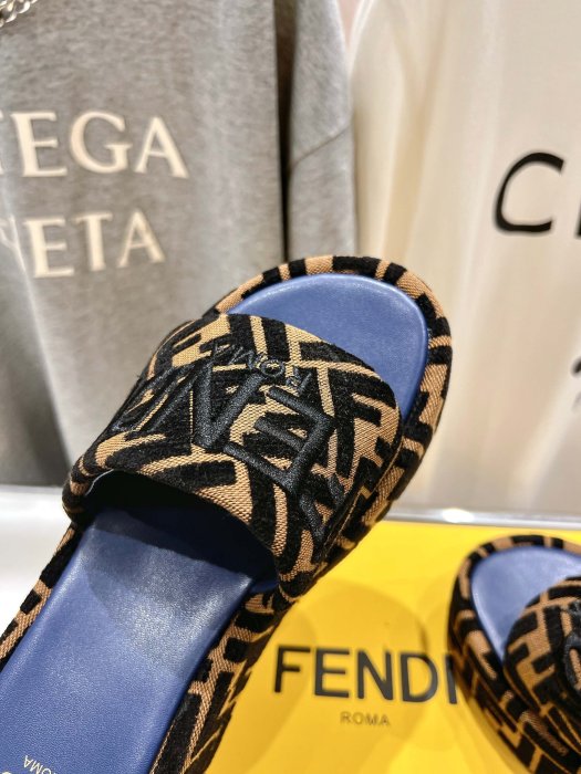 Шльопанці фото 7