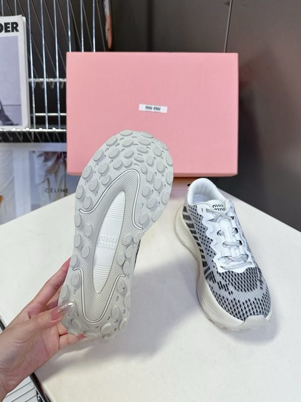 Кроссовки женские фото 8