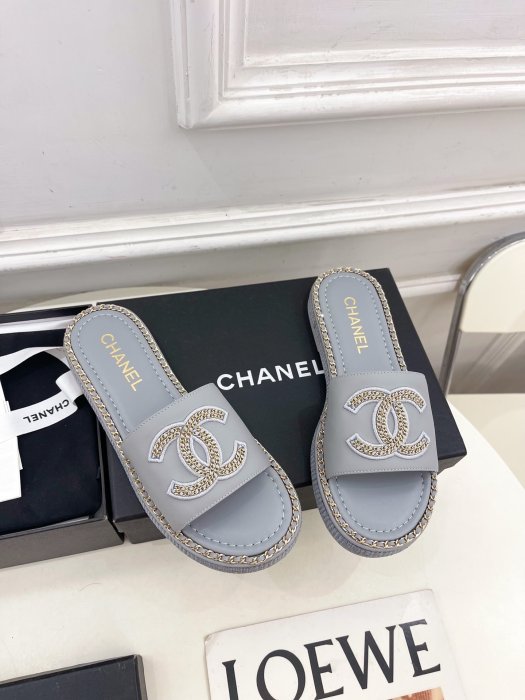 Шлепанцы женские фото 4