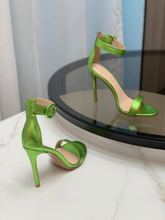 Босоножки фото 3