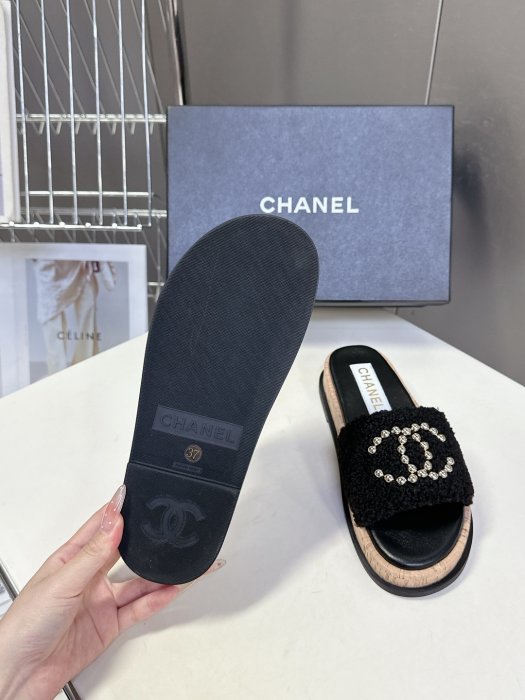 Шлепанцы женские фото 9