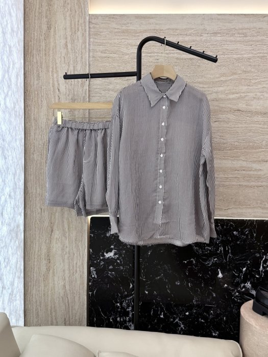 Костюм женский