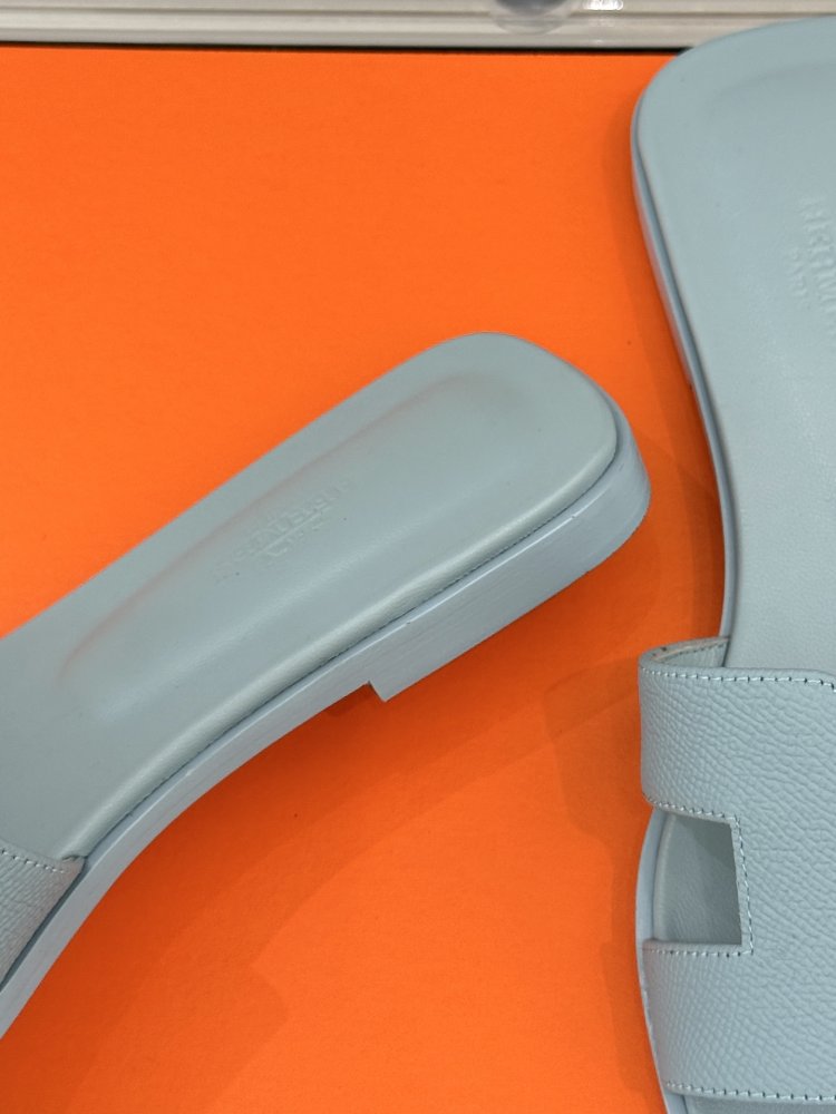 Шлепанцы женские фото 6