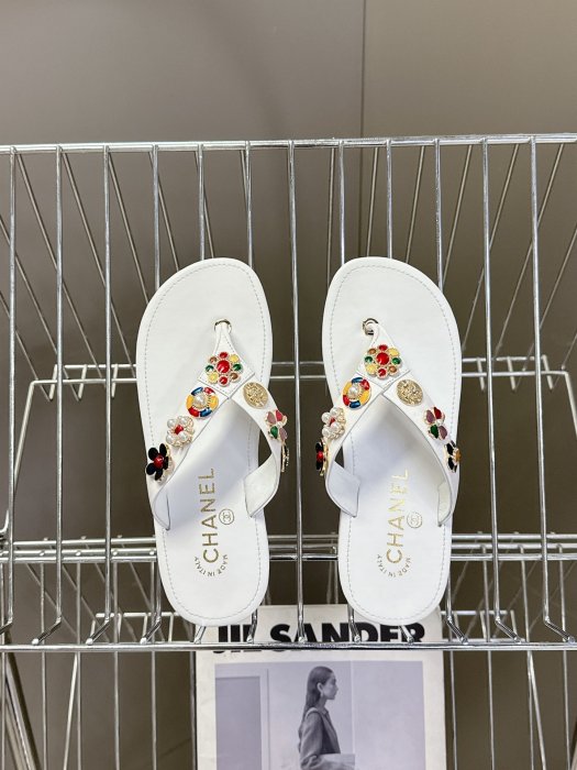 Шлепанцы женские фото 6