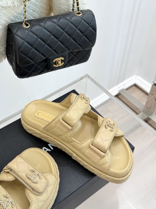 Шлепанцы женские фото 5