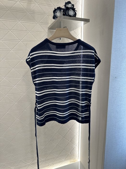 T-shirt women's фото 2