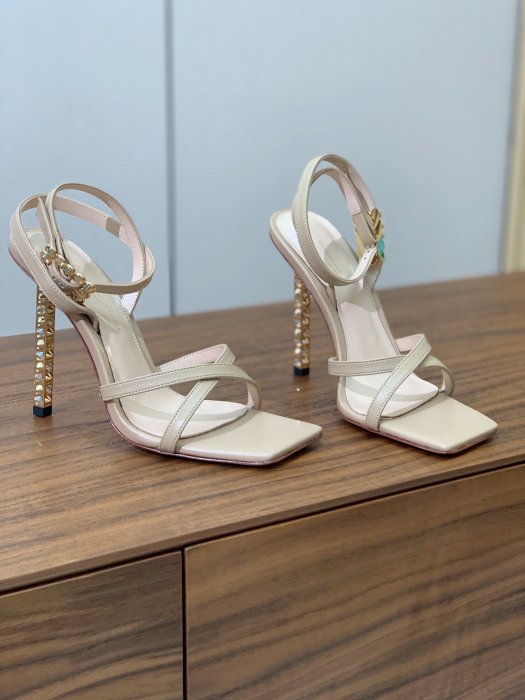 Босоножки фото 7