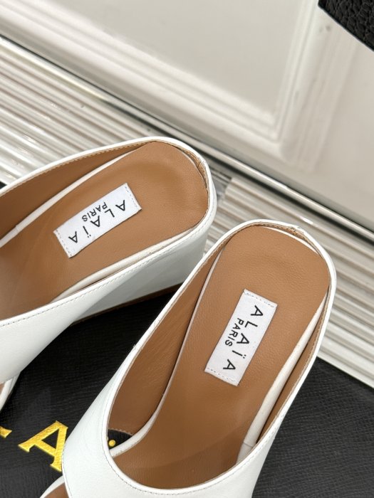 Босоножки фото 8