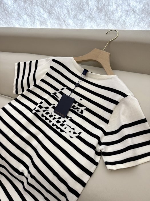 T-shirt women's фото 7