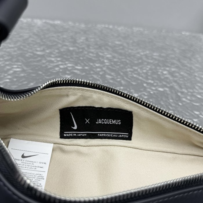 Сумка Nike x Jacquemus Smoosh Shoulder Bag 30 см фото 8