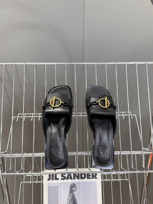 Шлепанцы фото 6