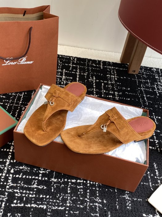 Шлепанцы фото 3