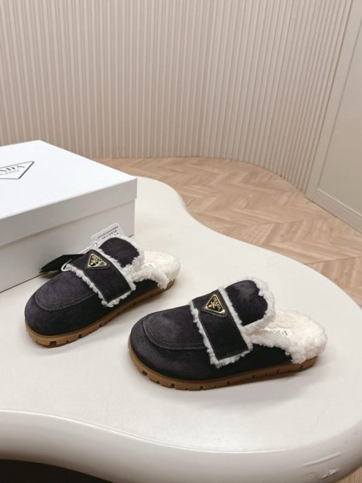 Slippers on fur women's