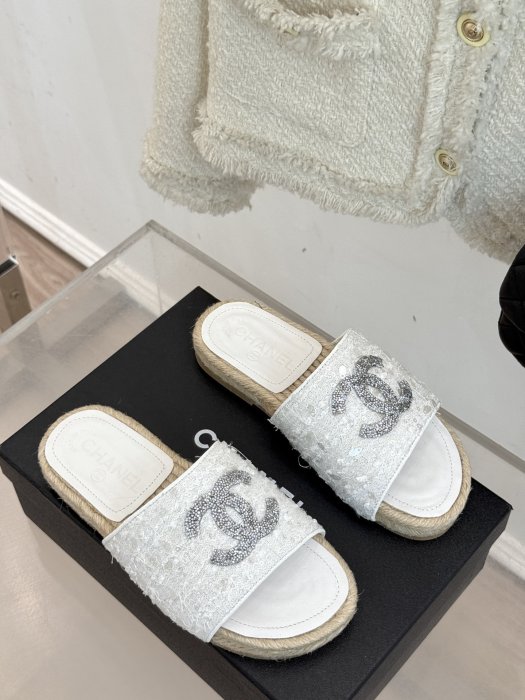 Шлепанцы женские фото 3