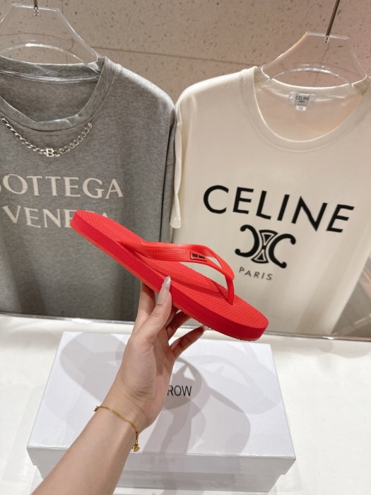 Шлепанцы женские фото 4