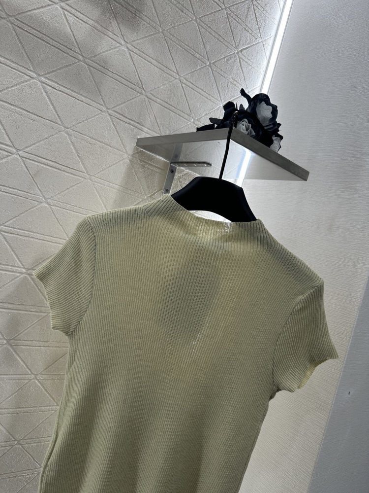 Футболка жіноча фото 4