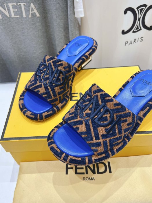 Шлепанцы фото 6