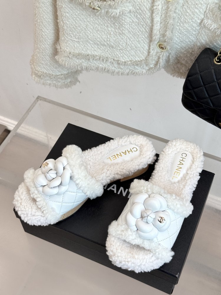 Шлепанцы женские фото 2