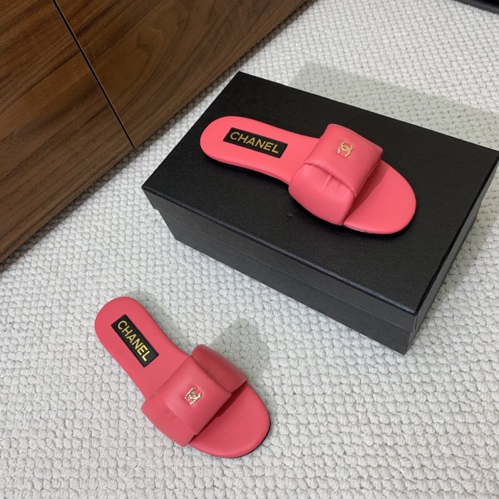 Шлепанцы женские фото 9