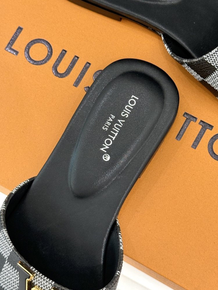 Шлепанцы женские фото 8