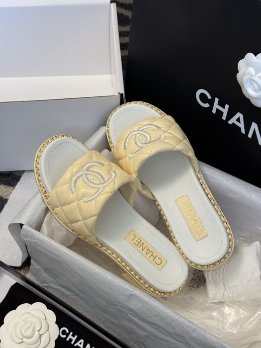 Шлепанцы фото 3