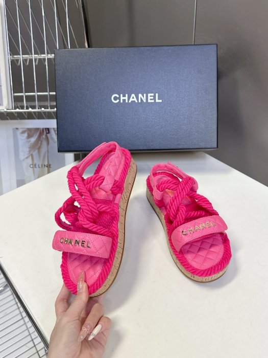 Шлепанцы женские фото 4