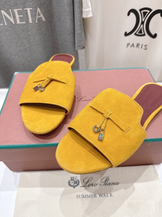 Шлепанцы фото 8