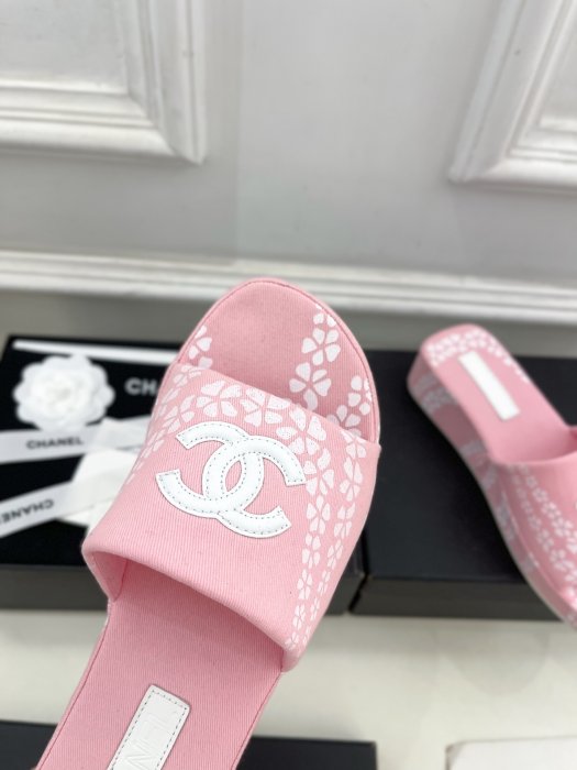 Шльопанці жіночі фото 6