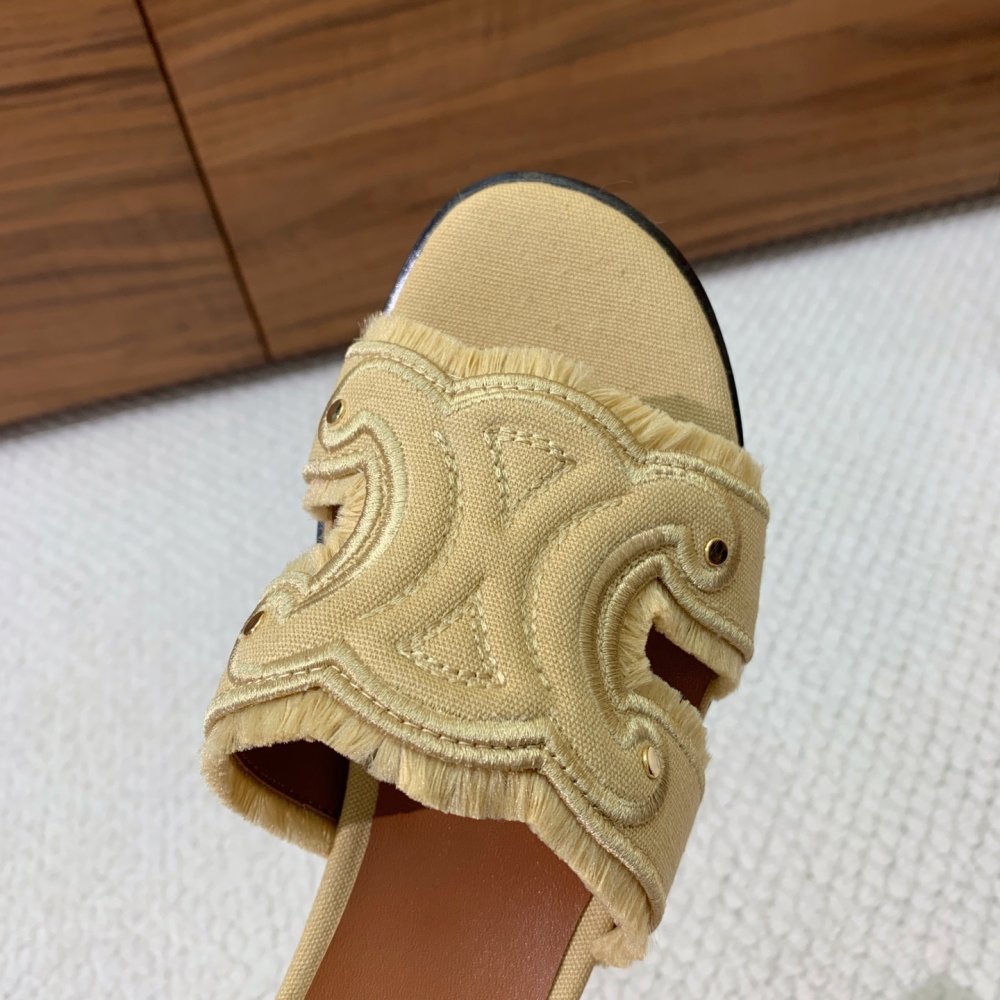 Шлепанцы женские фото 7