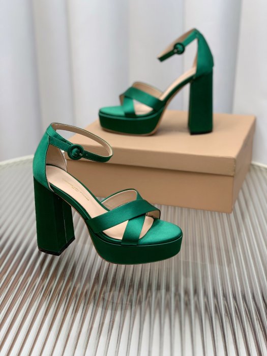 Босоножки фото 3