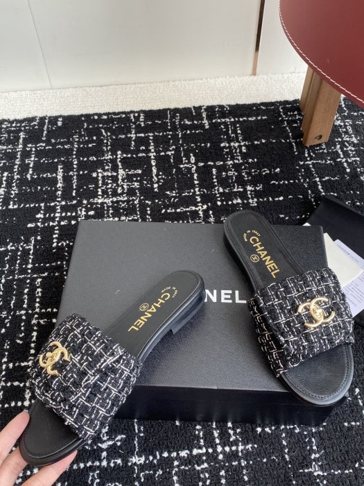 Шлепанцы женские фото 7