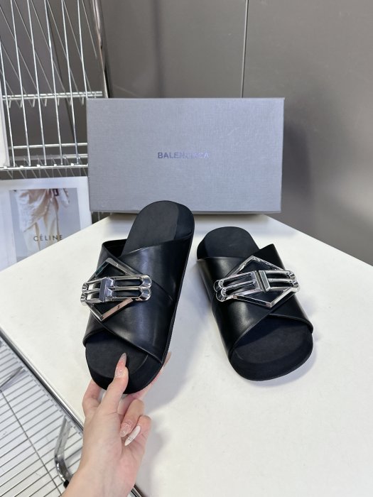 Шлепанцы фото 4