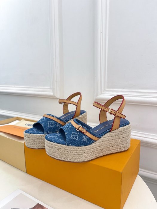 Босоножки фото 3