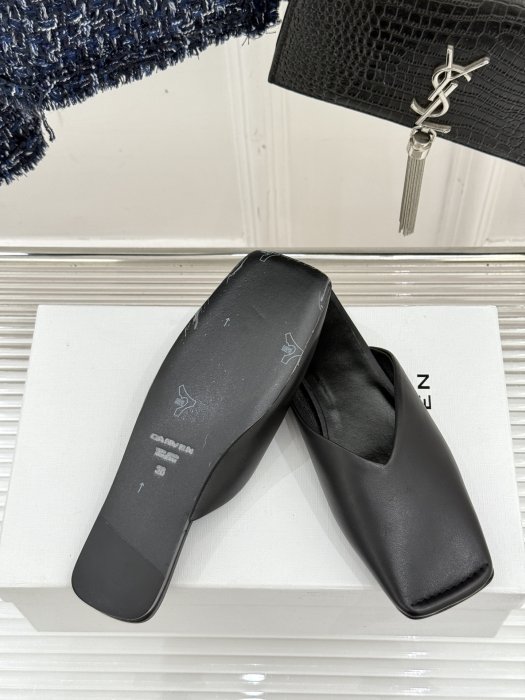 Шльопанці жіночі фото 9