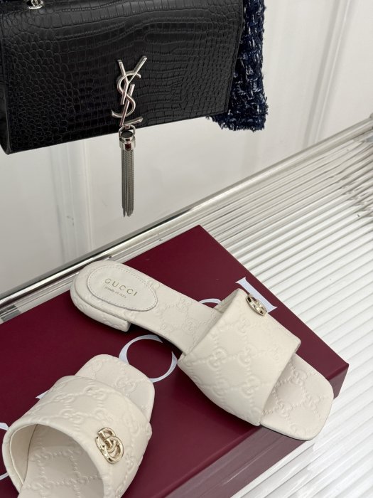 Шлепанцы фото 5