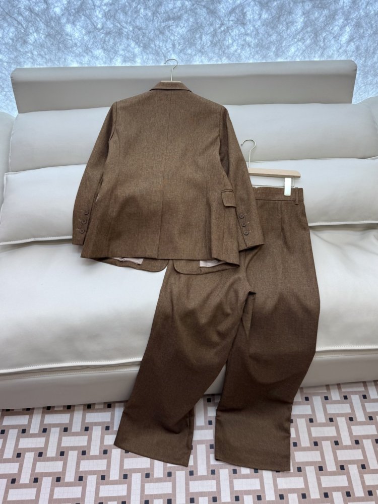 Костюм жіночий фото 4