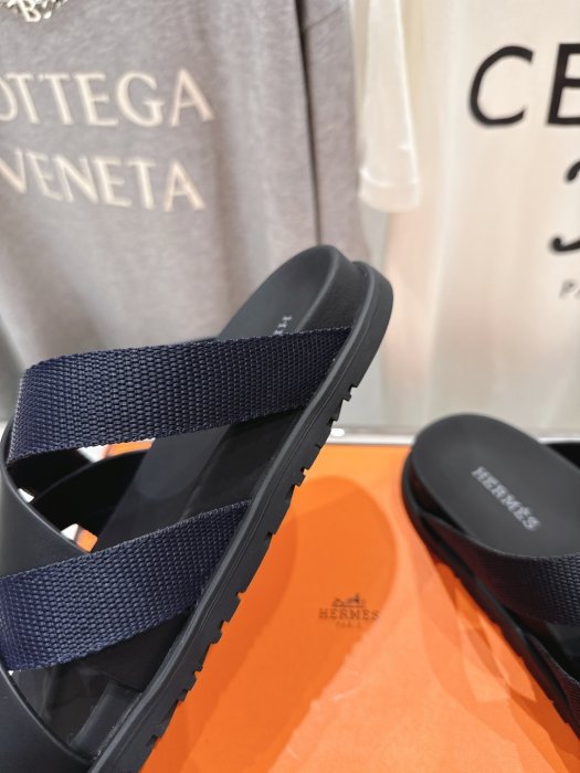 Шлепанцы женские фото 8