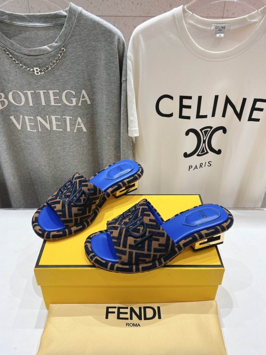 Шлепанцы фото 3