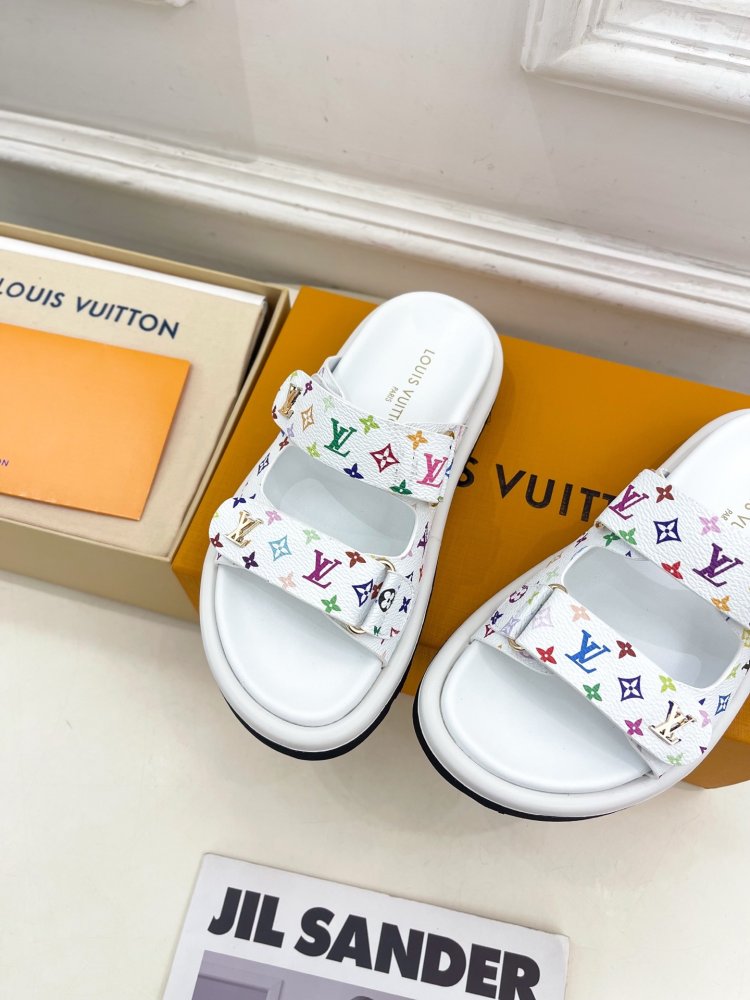 Шльопанці жіночі фото 8