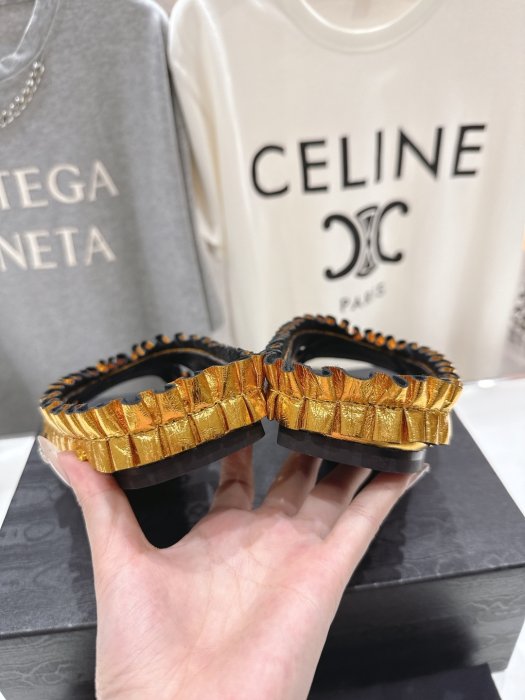 Шлепанцы фото 8